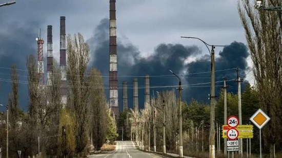 أوكرانيا : توقف محطة زابوريجيا النووية بشكل كامل لإصابتها بأضرار نتيجة القصف الروسي