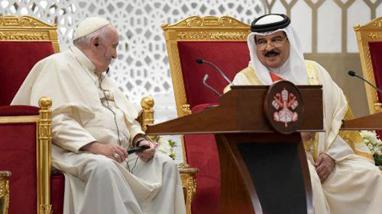 استقبال رسمي بالبابا فرنسيس في القصر الملكي بالبحرين