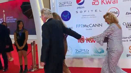  حسين فهمى يرفض التصوير مع بوسة شلبى في افتتاح مهرجان القاهرة السينمائي