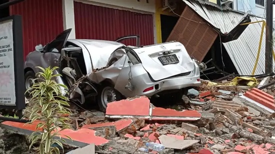 زلزال بقوة 6.9 درجات قبالة غرب إندونيسيا
