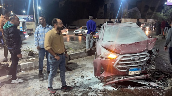 اصابة أشخاص في حادث تصادم 3 سيارات بطريق صلاح سالم 