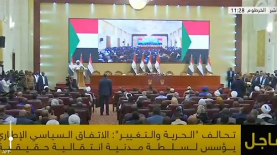 السودان.. الجيش والمدنيون يوقعون اتفاقا لإنهاء الأزمة