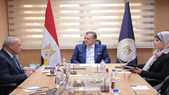 وزير السياحة يناقش آليات تنفيذ عدد من المشروعات التنموية بصعيد مصر