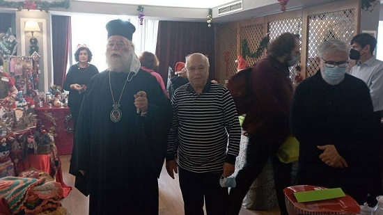  البابا ثيودروس يزور السوق الخيري لجمعية المصريين اليونانيين باليونان ويهنىء بعيد الميلاد المجيد
