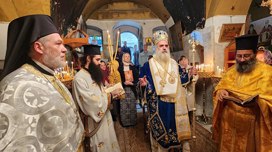 مطران القدس يترأس القداس الاحتفالي بدير القديس سبيريدون 