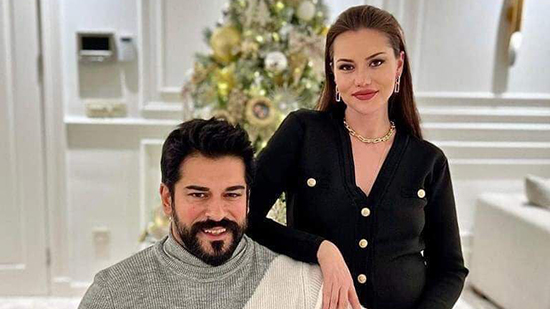  الممثل التركى بوراك اوزجيفيت وزوجته يهنؤون المتابعين ببداية السنة الجديدة