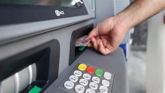 لعملاء البنوك في 2023.. رسوم السحب النقدي والاستعلام من ماكينات ATM 