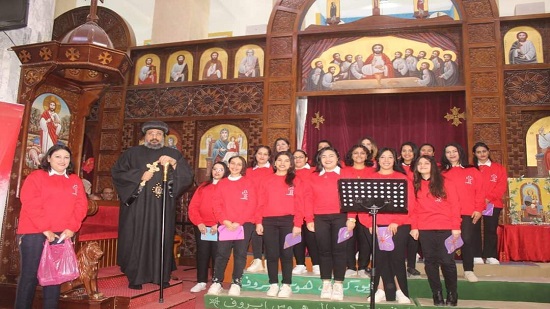 فرق الكورالات تقدم ترانيم روحية في الاحتفال برأس السنة بكنيسة العذراء مريم  بالخارجة