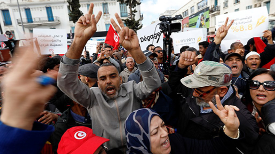  الالاف التونسيين يخرجون في تظاهرات مناهضة للرئيس قيس سعيد