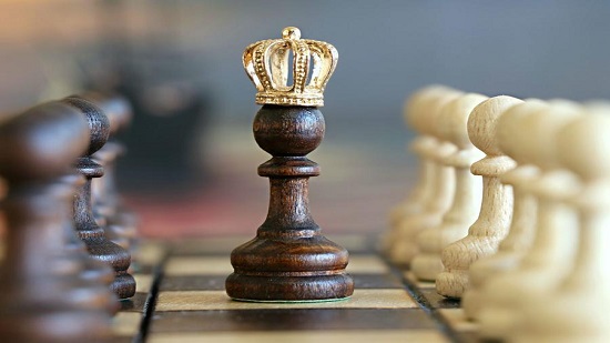 مزاد على كتاب نادر يفسر قواعد الشطرنج القديمة