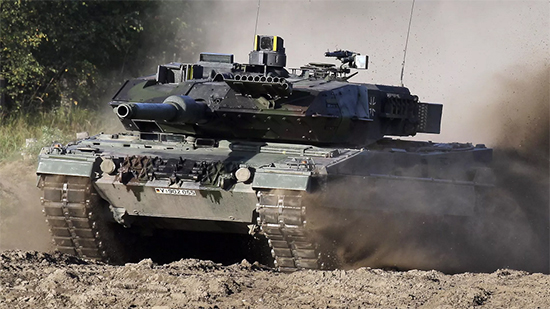  وزير الدفاع الأوكراني يعلن البدء باستخدام دبابات 