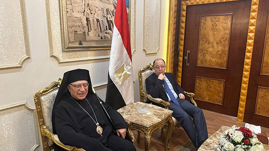 بطريرك الروم الكاثوليك يصل القاهرة لبدء زيارته الرعوية