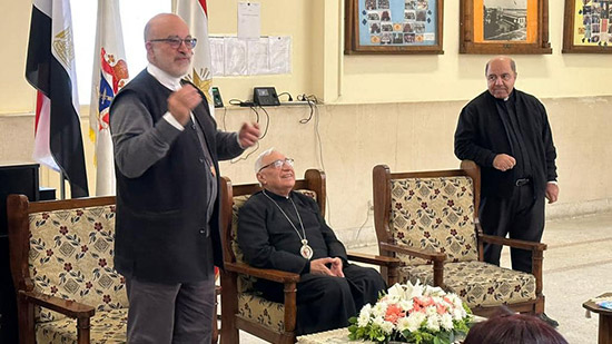 بطريرك الروم الكاثوليك يزور المدرسة البطريركية بمصر الجديدة