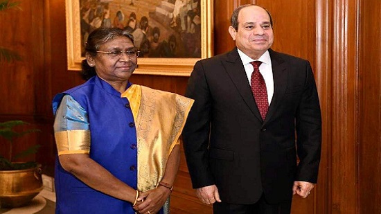رئيسة الهند تستقبل الرئيس السيسي وتشيد بالتجربة التنموية الناجحة بمصر حالياً في جميع المجالات والمشروعات القومية الكبرى الجاري تنفيذها 