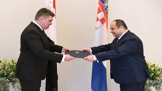  السفير المصري لدى كرواتيا يسلم أوراق اعتماده للرئيس الكرواتي