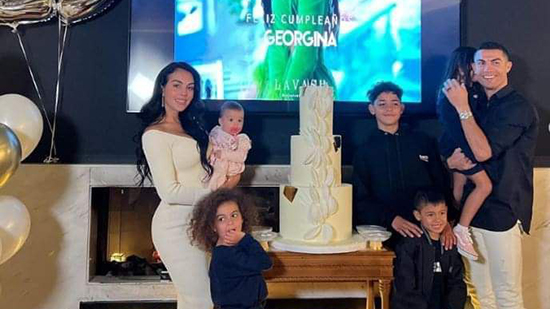 رونالدو يحتفل بعيد ميلاد جورجينا في السعودية