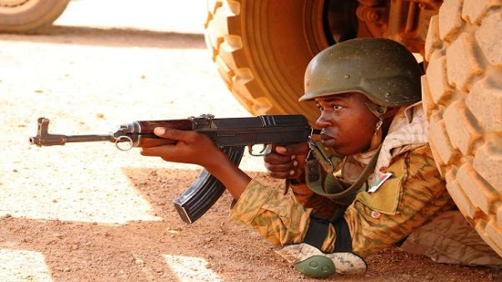  مقتل ٢٨ من الجنود والمدنيين على يد مسلحون في بوركينا فاسو