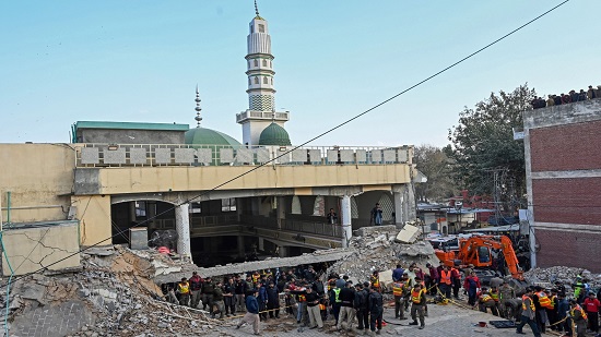 ارتفاع حصيلة قتلى التفجير الانتحاري في مسجد بباكستان الى 93 شخصاً