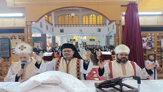 صوم أهل نينوى بقيادة الأنبا بشارة جودة بكاتدرائية أبوقرقاص