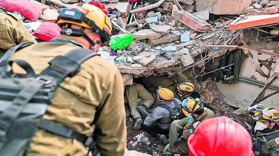  نجحت طواقم الاغاثة الاسرائيلية في انقاذ 19 شخصًا