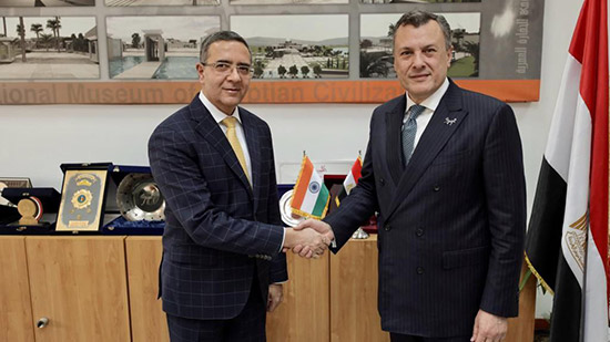 وزير السياحة يلتقي سفير الهند في القاهرة 