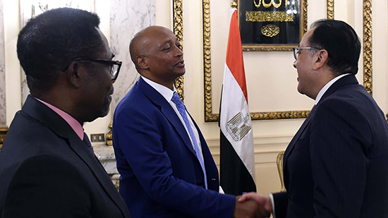 رئيس الوزراء يلتقى رئيس «كاف» 