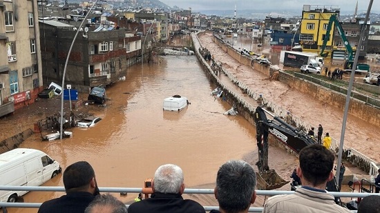 مقتل 14 شخصاً على الأقل بفيضانات ضربت منطقة الزلزال في تركيا