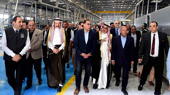  رئيس الوزراء يتفقد مصنع الشركة العربية للتجارة والتصنيع وخدمات النقل لتصنيع وتجميع الحافلات بمختلف أنواعها