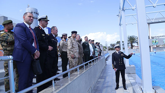  القوات المسلحة تنظم زيارة للملحقين العسكريين العرب والأجانب إلى القوات البحرية