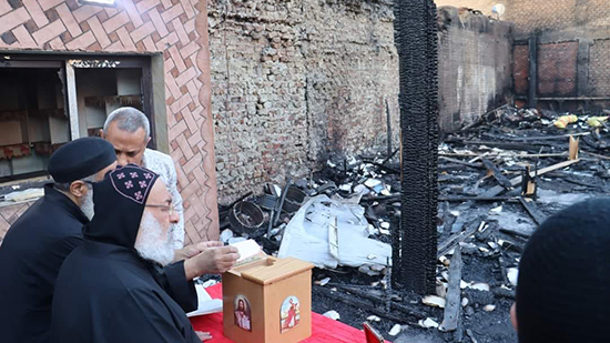  بالصور .. الأنبا برسوم يصلى رفع بخور عشية فى كنيسة السيدة العذراء بديروط بعد الحريق المدمر