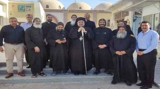 مطران طيبة للكاثوليك يعزي رهبان دير مار جرجس الرزيقي في نياحة القمص متاؤوس الرزيقي