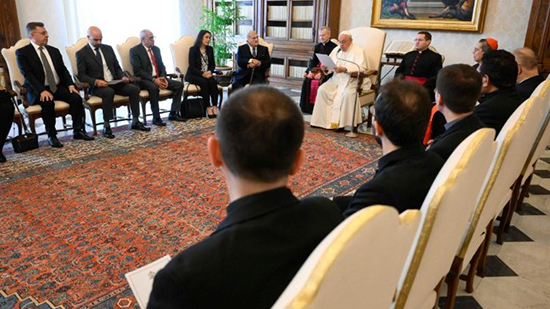 البابا يستقبل المشاركين في الحوار بين الأديان