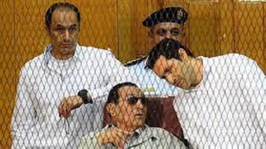 في مثل هذا اليوم ..الحكم بالسجن المشدد 3 سنوات ضد الرئيس المصري المخلوع حسني مبارك ونجليه في قضية قصور الرئاسة