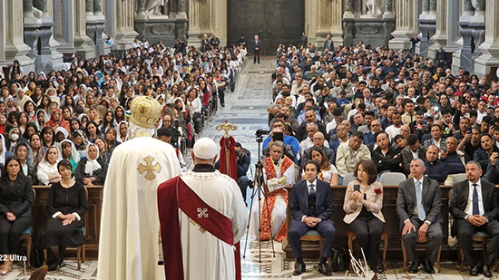 البابا تواضروس يصلي قداس الأحد في كاتدرائية 