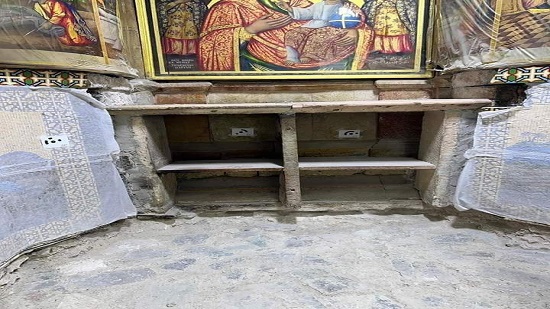  الكشف عن الآثار تحت أرضيّة القبر المقدّس في كنيسة القيامة