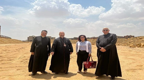 البطريرك إبراهيم إسحق يتفقد قطعة الأرض المخصصة للكنيسة القبطية الكاثوليكية بالعاصمة الإدارية