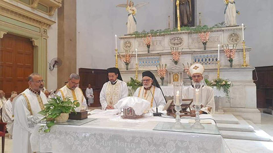 مطارنة الكنيسة الكاثوليكية يصلون قداس الأربعين للأب كمال الفرنسيسكاني