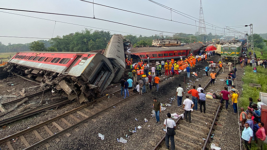 السلطات الهندية تحدد سبب مأساة القطارات
