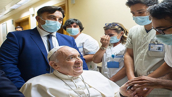  البابا فرنسيس دخل المستشفى لاجراء عملية 