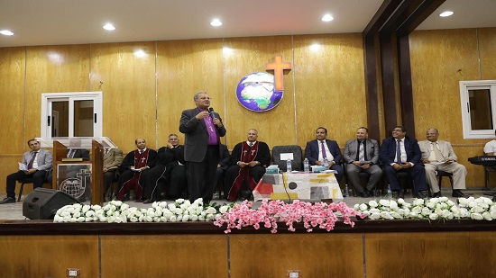  رئيس الإنجيلية يشهد تنصيب القس صفوت عاطف راعيًا للكنيسة الإنجيلية الأولى بالطيبة بمحافظة المنيا
