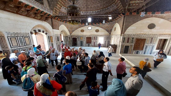   توافد كبير من الزائرين على زيارة جامع سليمان باشا الخادم بقلعة صلاح الدين الأيوبي والمعروف باسم سارية الجبل