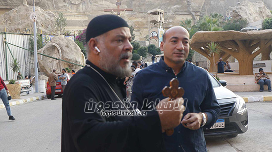 استعدادات بدير المقطم لجنازة القمص سمعان إبراهيم غدا وتجهيز مدفنه بالدير