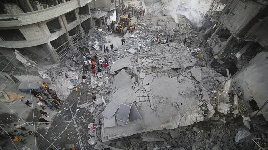 قصف محيط مدرسة بخان يونس كانت مركز إيواء لسكان غزة