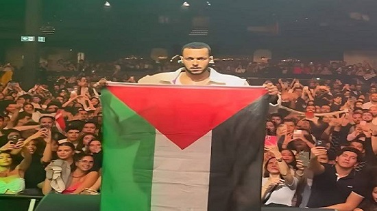 ويجز يشارك في مظاهرات لدعم أهالي غزة بأمريكا (فيديو)