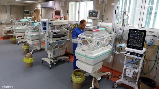 إجلاء 31 طفلا مبتسرا من مستشفى الشفاء في غزة