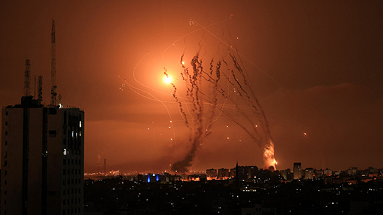 الأكبر منذ بدء الحرب.. تل أبيب تتعرض لقصف صاروخي