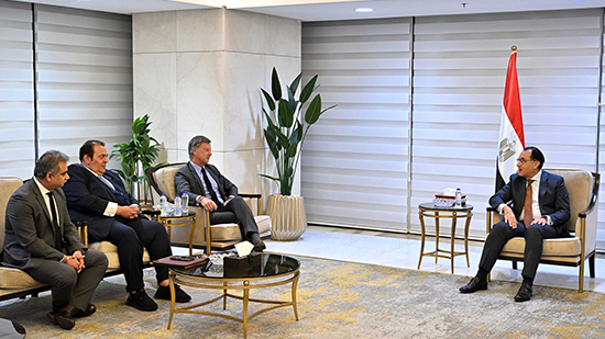 رئيس الوزراء يلتقي رئيس مجموعة أكور الرائدة عالمياً في مجال الضيافة