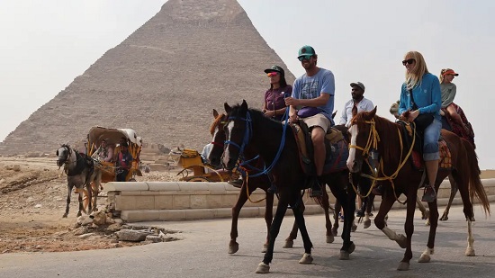 منطقة الأهرامات السياحية في مصر (رويترز)