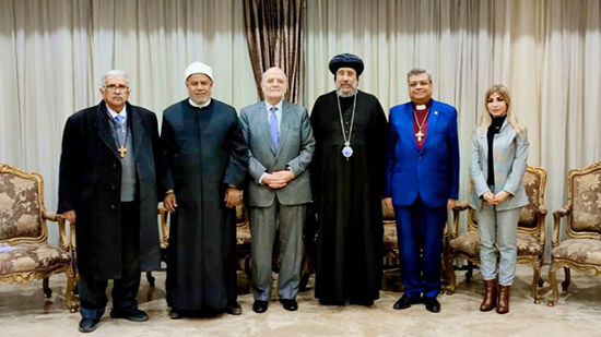 الأنبا إرميا يلتقي الأمين العام لمجلس كنائس الشرق الأوسط ووفد مرافق