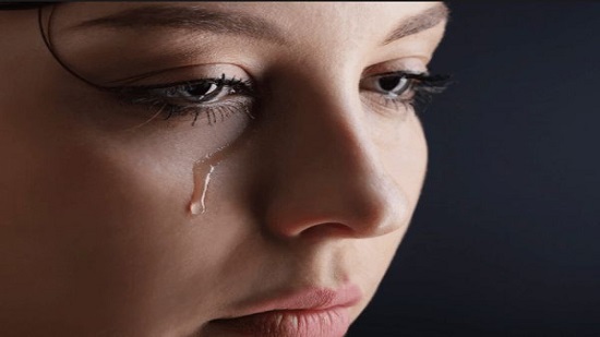  معلومه على السريع٢ لماذا تبكي النساء أكثر من الرجال؟ اليكم السبب